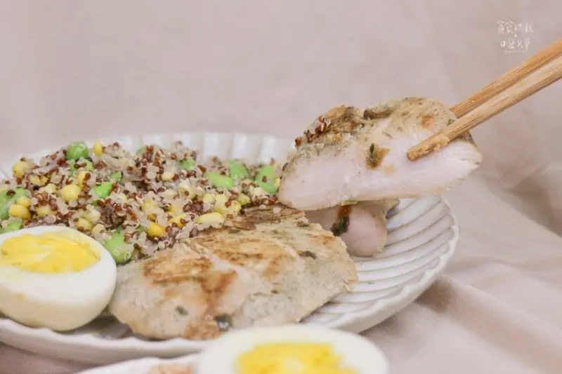 宅配美食｜開封即食雞胸肉，搭配藜麥料理，輕鬆享有豐富減脂餐｜