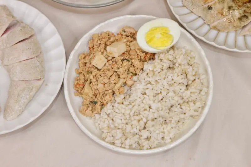 宅配美食｜開封即食雞胸肉，搭配藜麥料理，輕鬆享有豐富減脂餐｜