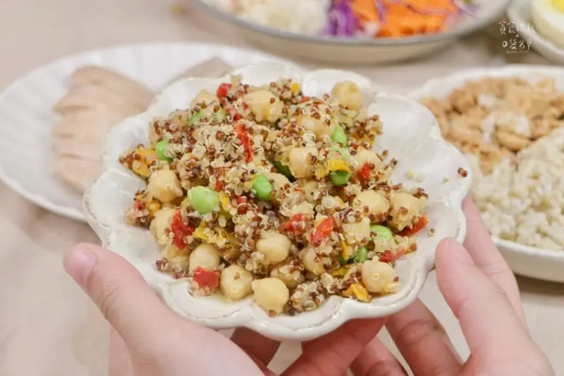 宅配美食｜開封即食雞胸肉，搭配藜麥料理，輕鬆享有豐富減脂餐｜