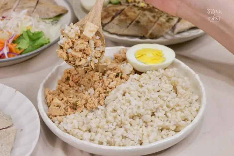 宅配美食｜開封即食雞胸肉，搭配藜麥料理，輕鬆享有豐富減脂餐｜