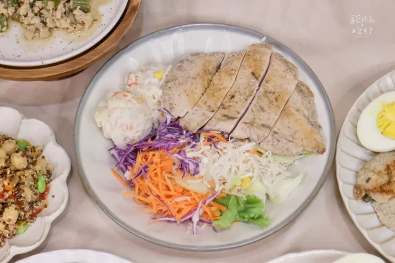 宅配美食｜開封即食雞胸肉，搭配藜麥料理，輕鬆享有豐富減脂餐｜