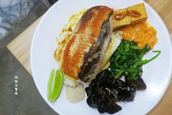 癮鱻海鮮食堂｜台北六張犁捷運站的新鮮美味！明亮用餐空間讓人滿