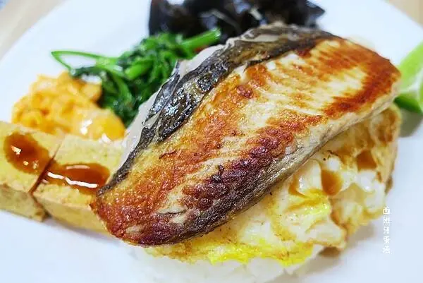 癮鱻海鮮食堂｜台北六張犁捷運站的新鮮美味！明亮用餐空間讓人滿