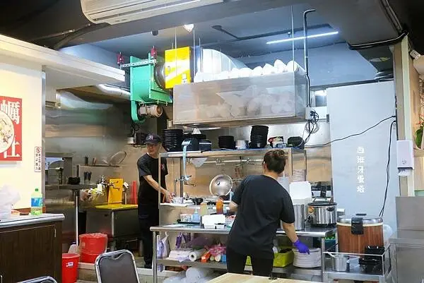 癮鱻海鮮食堂｜台北六張犁捷運站的新鮮美味！明亮用餐空間讓人滿