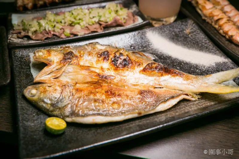 新北新莊大人氣居酒屋！老串角新莊店，超棒的喝酒聊天好去處喔～串烤好吃而且其他菜色也都很美味啊～ @圍事小哥的幸福相框