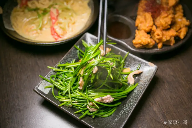 新北新莊大人氣居酒屋！老串角新莊店，超棒的喝酒聊天好去處喔～串烤好吃而且其他菜色也都很美味啊～ @圍事小哥的幸福相框