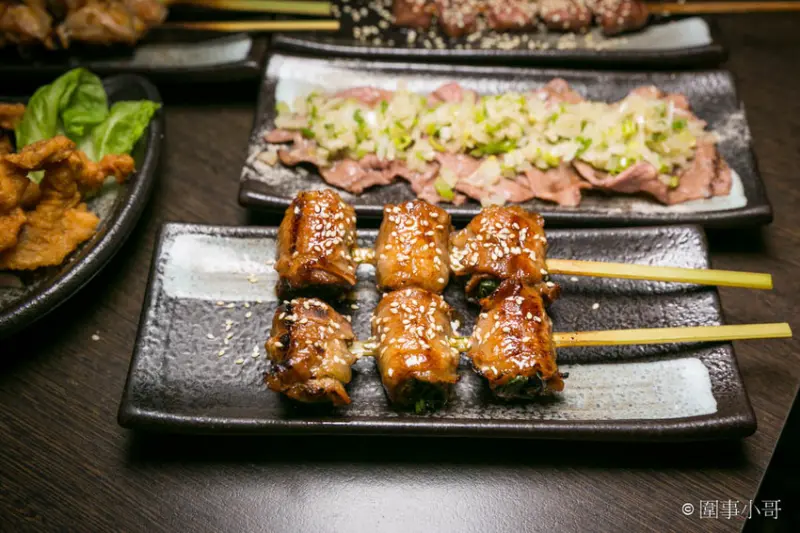 新北新莊大人氣居酒屋！老串角新莊店，超棒的喝酒聊天好去處喔～串烤好吃而且其他菜色也都很美味啊～ @圍事小哥的幸福相框