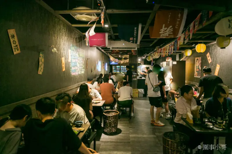 新北新莊大人氣居酒屋！老串角新莊店，超棒的喝酒聊天好去處喔～串烤好吃而且其他菜色也都很美味啊～ @圍事小哥的幸福相框