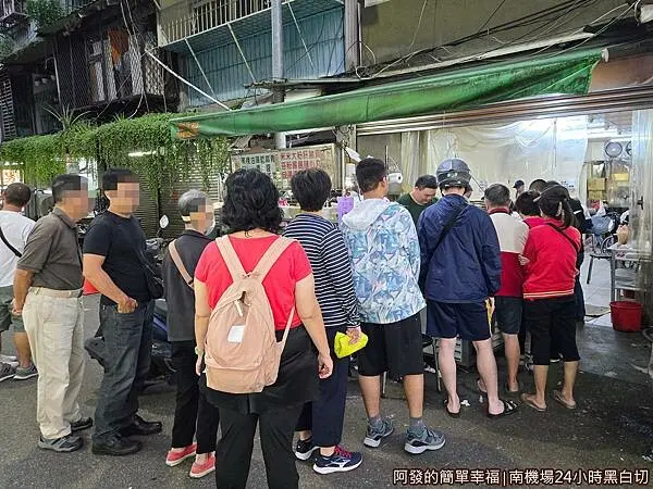 南機場24小時黑白切02-排隊人潮.jpg