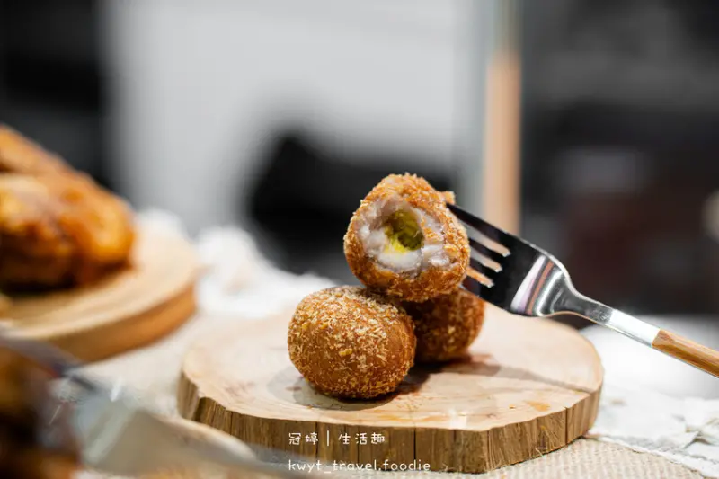 逢甲夜市美食_巷口炸雞逢甲店，69元比臉大超厚雞排！20天開