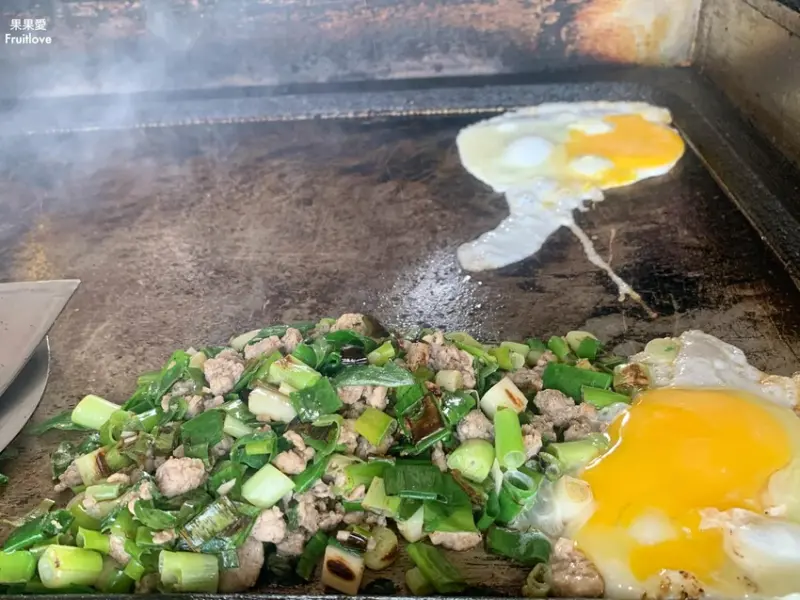 香蛋餅⟩台中太平美食點心，香蛋餅醬料獨特，餅皮酥脆，內餡飽滿，讓人一口接一口的在地排隊銅板美食 @果果愛Fruitlove