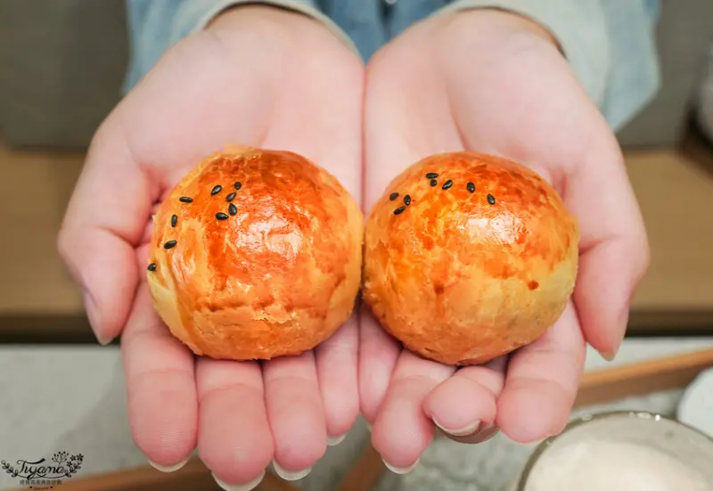 ▲彰化蛋黃酥推薦必買：新口味食品行，店內還提供咖啡、茶飲 /緹雅瑪美食旅遊趣 提供、WalkerLand窩客島整理