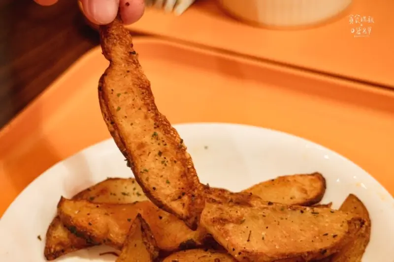 台中西區｜新開幕！全台第一家紙包雞專門店！軟嫩口感～香氣襲人