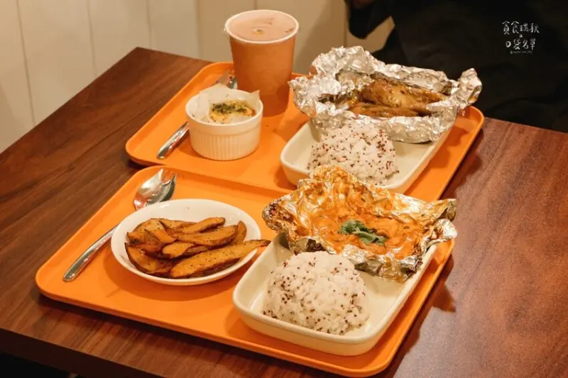 台中西區｜新開幕！全台第一家紙包雞專門店！軟嫩口感～香氣襲人