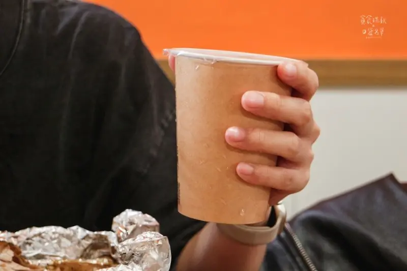 台中西區｜新開幕！全台第一家紙包雞專門店！軟嫩口感～香氣襲人