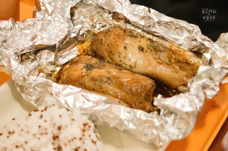 台中西區｜新開幕！全台第一家紙包雞專門店！軟嫩口感～香氣襲人