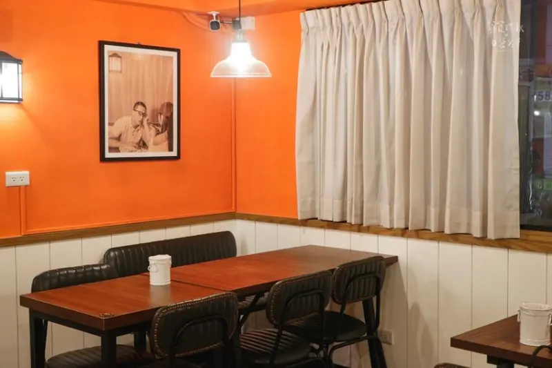 台中西區｜新開幕！全台第一家紙包雞專門店！軟嫩口感～香氣襲人