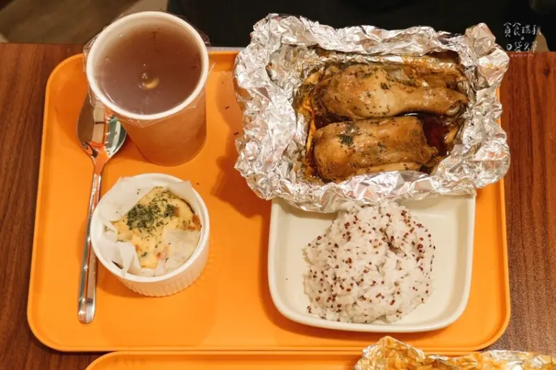 台中西區｜新開幕！全台第一家紙包雞專門店！軟嫩口感～香氣襲人