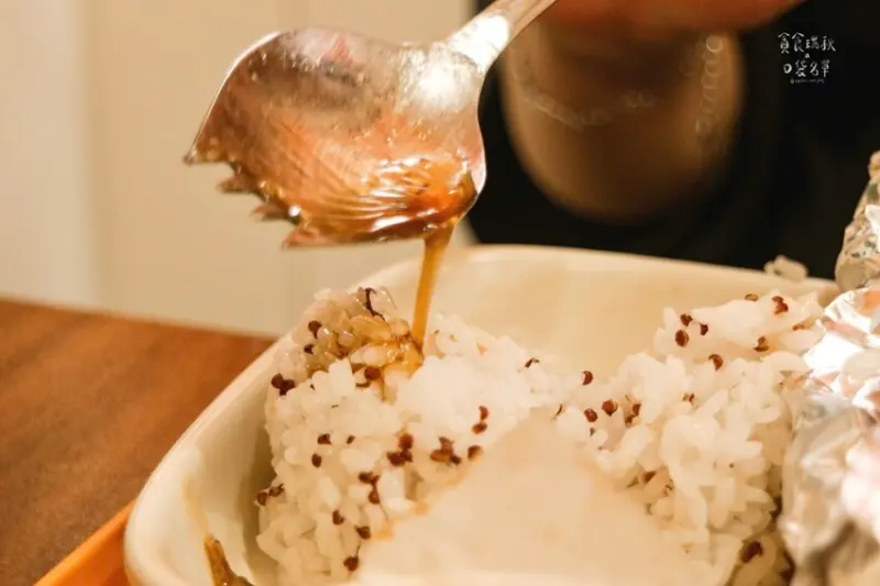 台中西區｜新開幕！全台第一家紙包雞專門店！軟嫩口感～香氣襲人