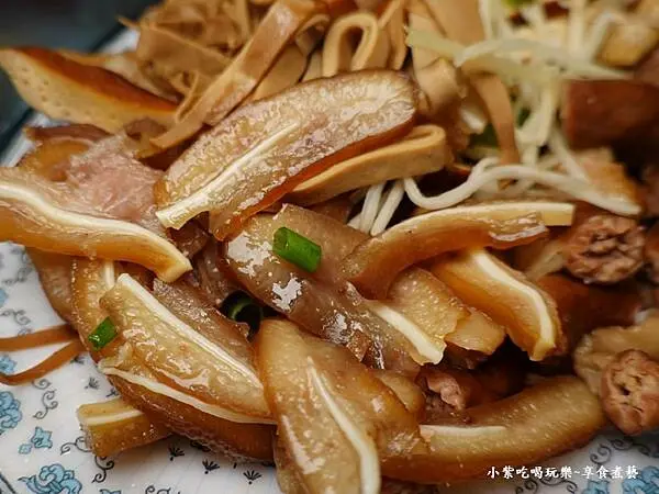 滷豬耳朵-特食豐原排骨酥麵.jpg