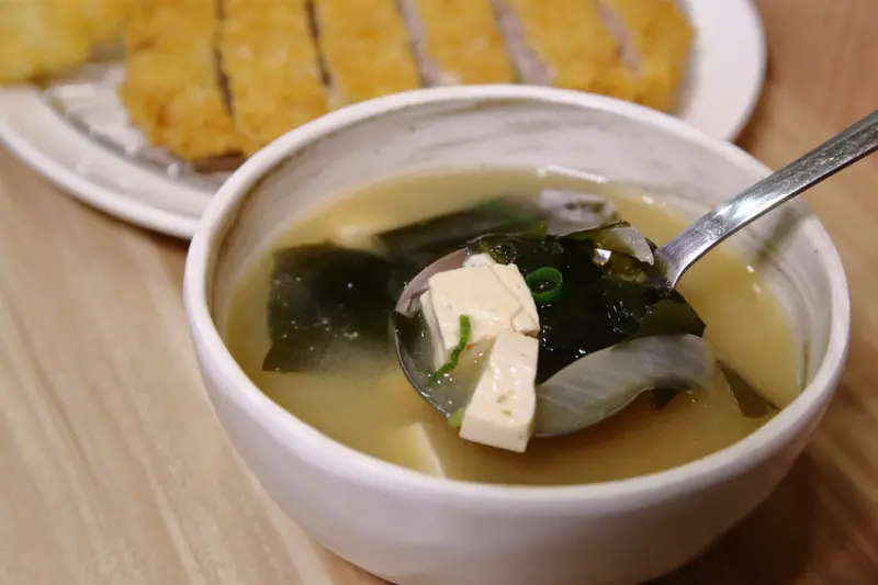 淡水平價丼飯、日式炸天婦羅推薦！隱藏版超人氣浮誇丼飯！19種