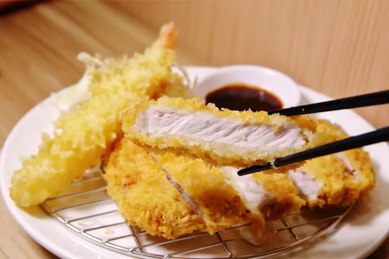 淡水平價丼飯、日式炸天婦羅推薦！隱藏版超人氣浮誇丼飯！19種