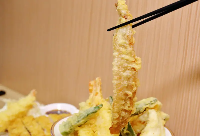 淡水平價丼飯、日式炸天婦羅推薦！隱藏版超人氣浮誇丼飯！19種