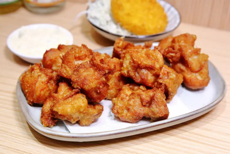 淡水平價丼飯、日式炸天婦羅推薦！隱藏版超人氣浮誇丼飯！19種