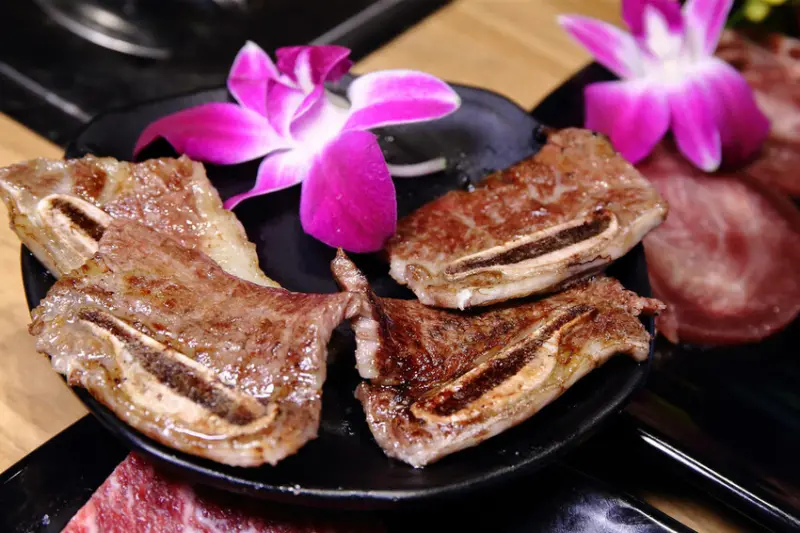 吃燒肉還能看海景？！基隆唯一無敵海景燒肉吃到飽！燒肉吃到飽推