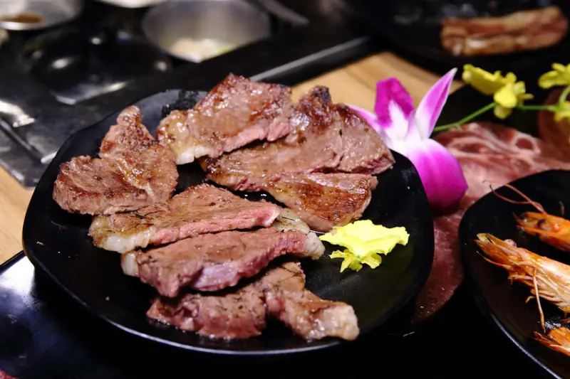 吃燒肉還能看海景？！基隆唯一無敵海景燒肉吃到飽！燒肉吃到飽推