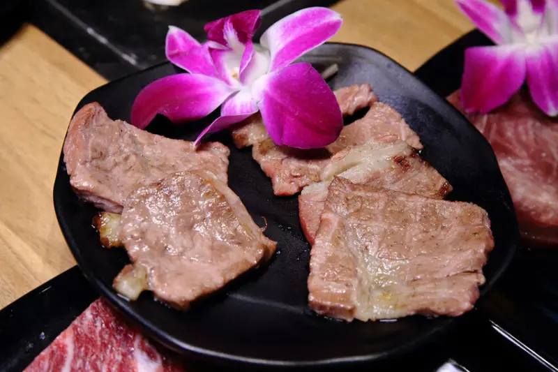 吃燒肉還能看海景？！基隆唯一無敵海景燒肉吃到飽！燒肉吃到飽推