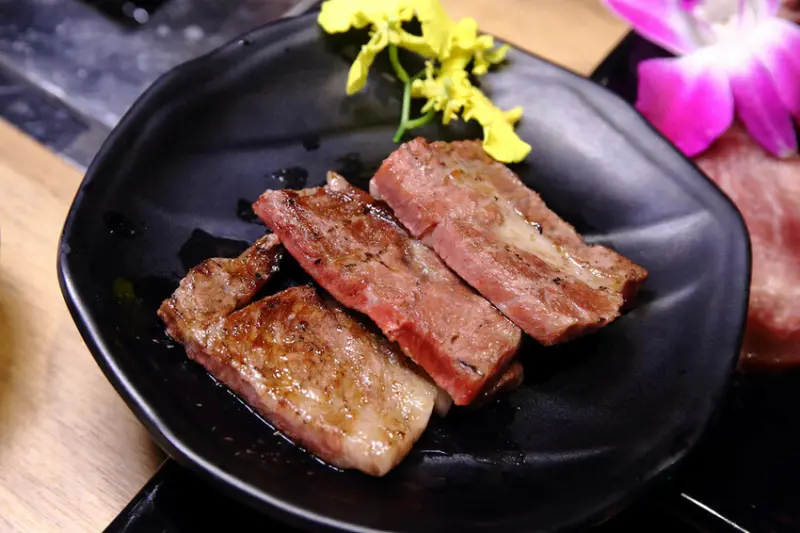 吃燒肉還能看海景？！基隆唯一無敵海景燒肉吃到飽！燒肉吃到飽推