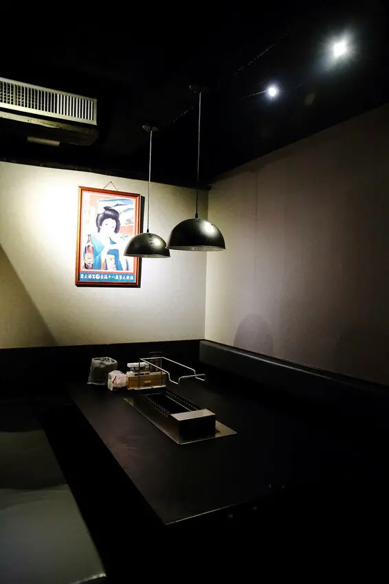 【新開店】串燒自動燒烤搶先吃！一起烤串-想吃什麼串燒放上去就