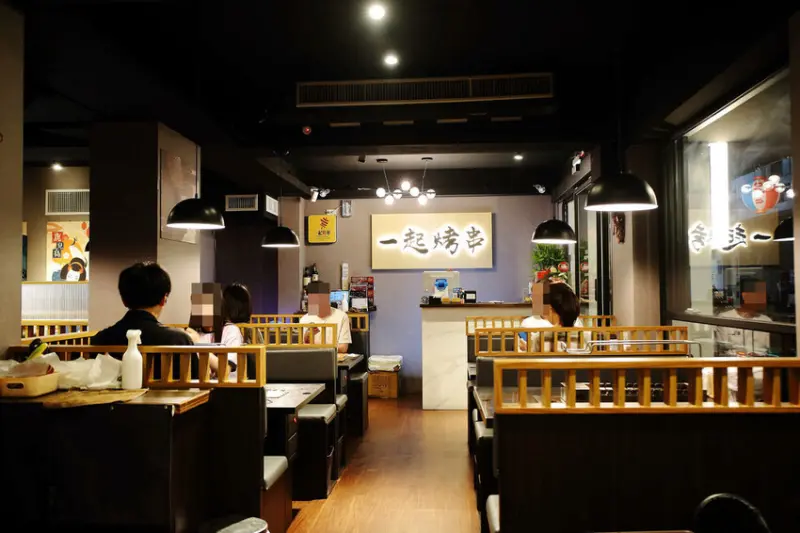 【新開店】串燒自動燒烤搶先吃！一起烤串-想吃什麼串燒放上去就