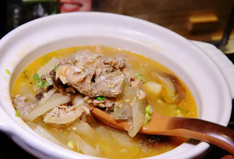 【新開店】串燒自動燒烤搶先吃！一起烤串-想吃什麼串燒放上去就