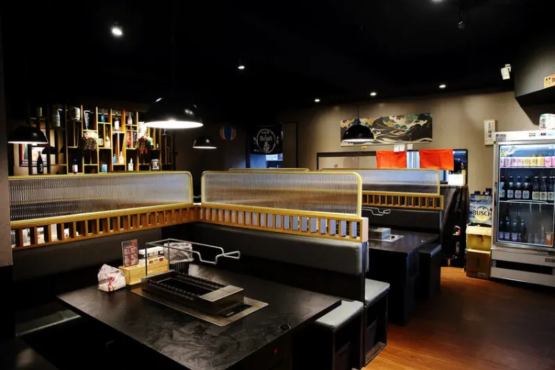 【新開店】串燒自動燒烤搶先吃！一起烤串-想吃什麼串燒放上去就