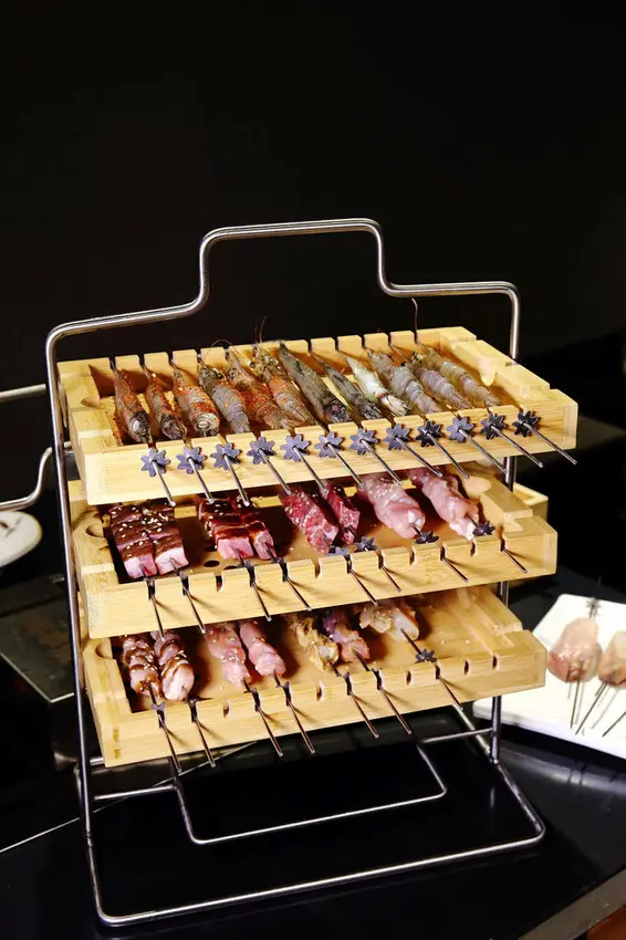 【新開店】串燒自動燒烤搶先吃！一起烤串-想吃什麼串燒放上去就