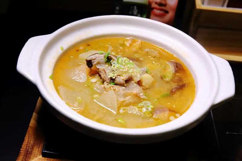 【新開店】串燒自動燒烤搶先吃！一起烤串-想吃什麼串燒放上去就