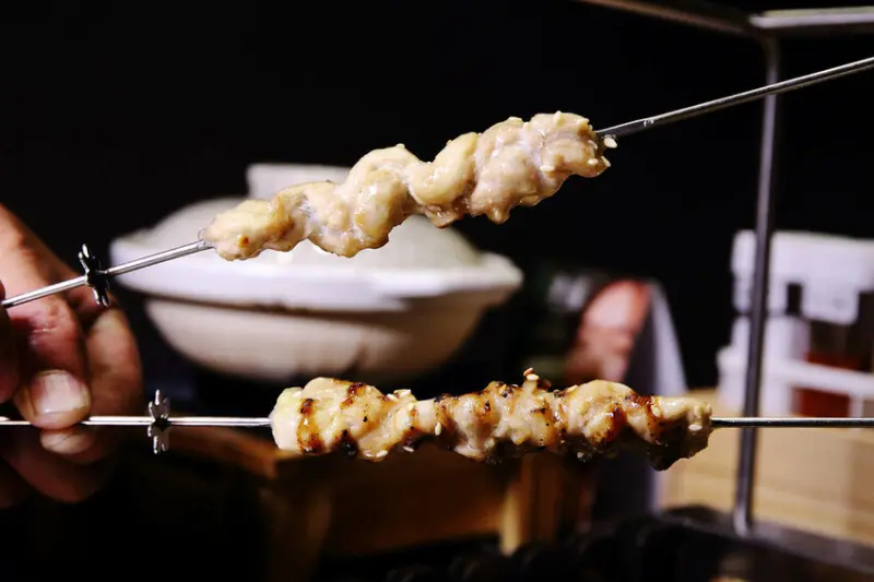 【新開店】串燒自動燒烤搶先吃！一起烤串-想吃什麼串燒放上去就