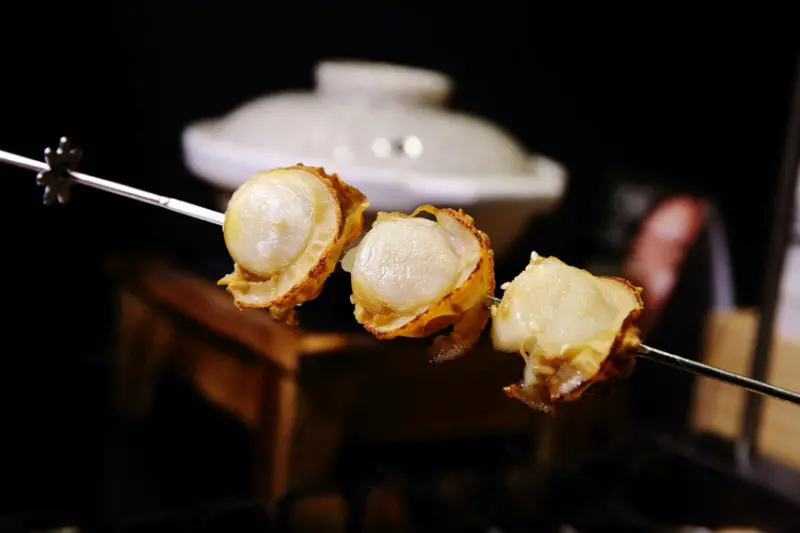 【新開店】串燒自動燒烤搶先吃！一起烤串-想吃什麼串燒放上去就