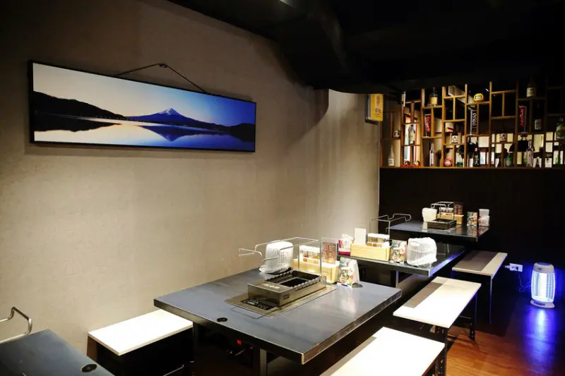 【新開店】串燒自動燒烤搶先吃！一起烤串-想吃什麼串燒放上去就