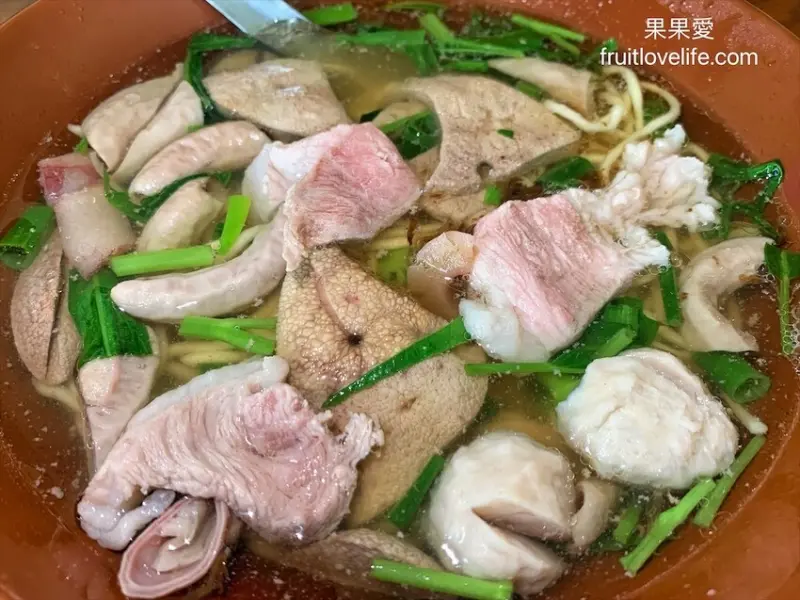 三義客家麵館⟩台中后里美食，藏在巷弄間的民宅美食，什錦系列料多味美，是許多人推薦 @果果愛Fruitlove