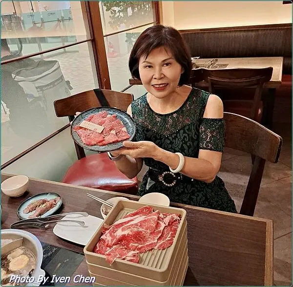 《台北市府站美食》和牛饗宴/『MOMO-PARADISE台北