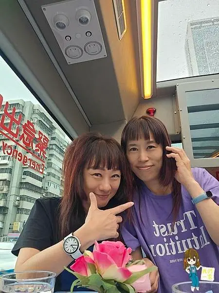 台北雙層觀光巴士下午茶：用美食與美景來場城市冒險