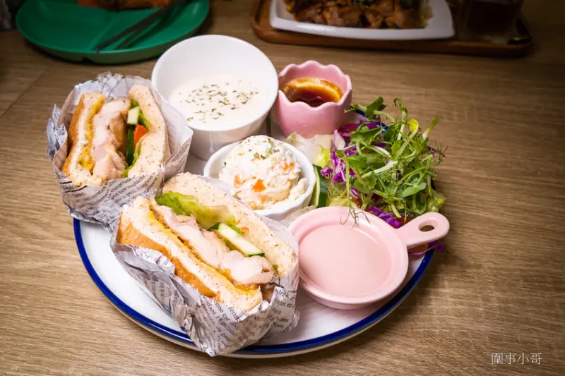 宜蘭冬山早午餐-Tina’s kitchen 蒂娜廚房，這家早午餐也太好吃了！！！而且環境佈置得很優美～好想一直待在這裡啊～ @圍事小哥的幸福相框