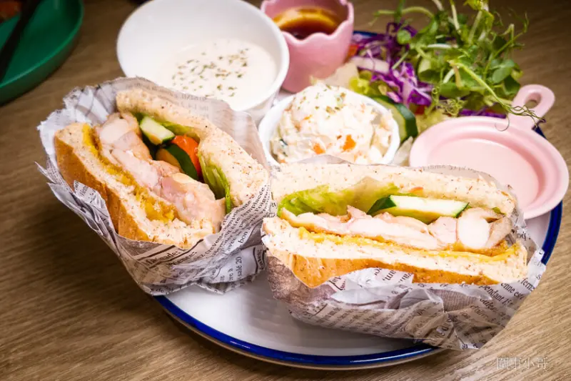 宜蘭冬山早午餐-Tina’s kitchen 蒂娜廚房，這家早午餐也太好吃了！！！而且環境佈置得很優美～好想一直待在這裡啊～ @圍事小哥的幸福相框