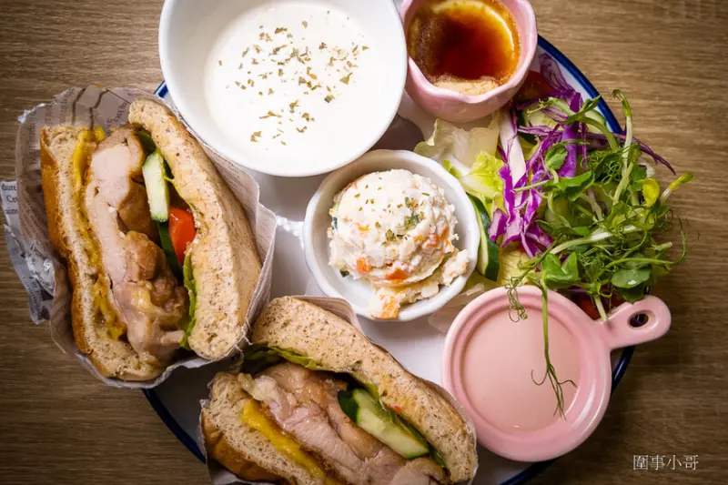 宜蘭冬山早午餐-Tina’s kitchen 蒂娜廚房，這家早午餐也太好吃了！！！而且環境佈置得很優美～好想一直待在這裡啊～ @圍事小哥的幸福相框