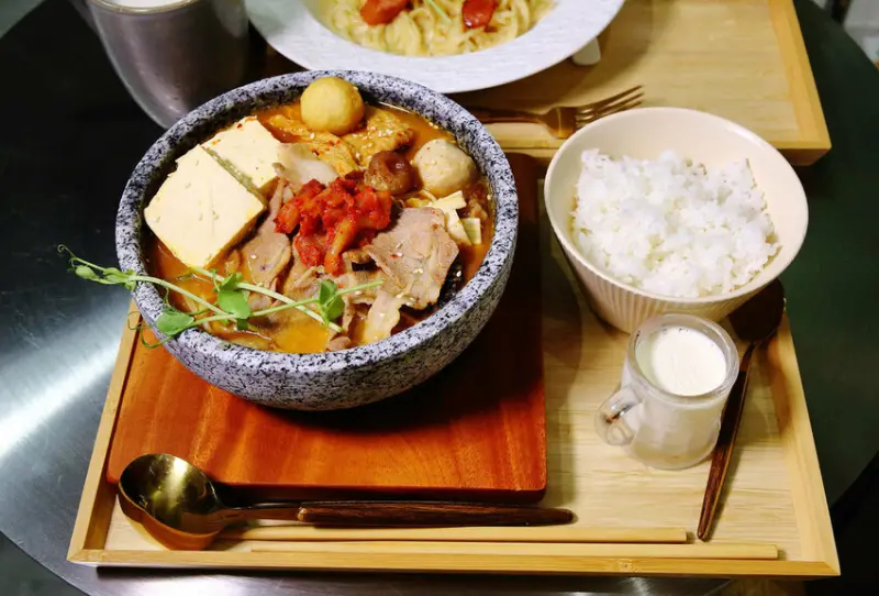 【新開幕】八德寵物友善餐廳推薦！三十好食，大湳森林公園附近，