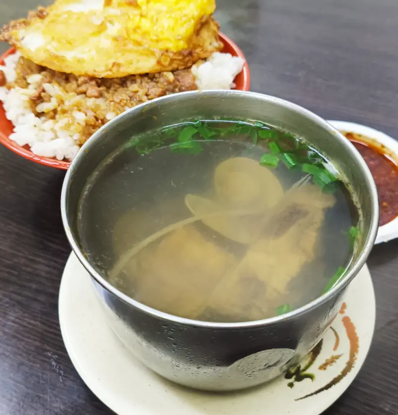 小龍湯包爆汁滿口香，牛肉捲餅酥香脆竹東宵夜新寵就在這！