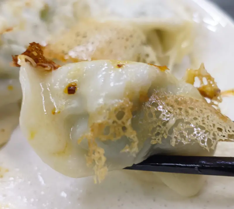 小龍湯包爆汁滿口香，牛肉捲餅酥香脆竹東宵夜新寵就在這！